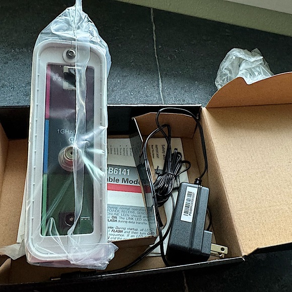 Motorola - Surfboard extreme Cable Modem
Model: SB6141 - Picture 4 of 9